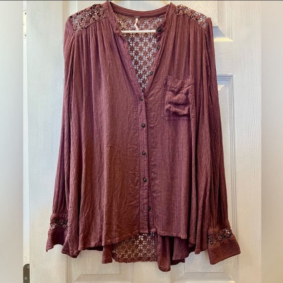 Free People Top Crochet back and shoulders Mauve color blouse Size Small buttons - Picture 14 of 16